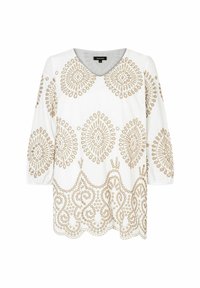 Witte top met een V-hals en driekwartmouwen, voorzien van ingewikkelde gouden borduursels in cirkelvormige en paisley patronen. Golvende zoom.