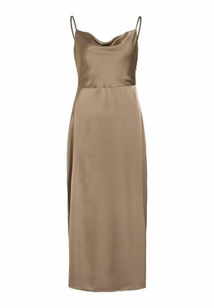 Kamelkleurige midi-jurk van gladde satijn, met dunne banden en een gedrapeerde halslijn, een aansluitende bustehouw en lichte zijsplitten.
