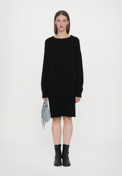 CLOSED CREW NECK MINI DRESS - Stickad klänning - black