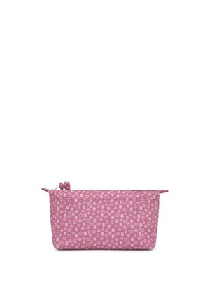 Bolsa rectangular rosa con pequeños patrones blancos de corazones y flores, cierre de cremallera con una lengüeta en forma de lazo.