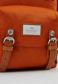 Doughnut MACAROON BACKPACK UNISEX - Mochila - rust
