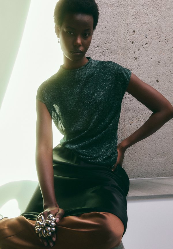 CELA - Basic T-shirt