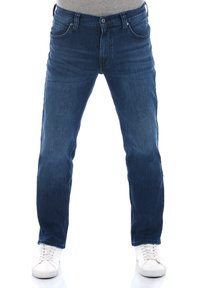 Vaqueros de denim azul oscuro con un corte regular, diseño de cinco bolsillos, cierre de botón y ligero desgastado en la parte delantera para una apariencia casual.