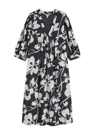 Zwarte midi-jurk met grote witte bloemenprint, V-hals en driekwart pofmouwen met gerimpelde manchetten.
