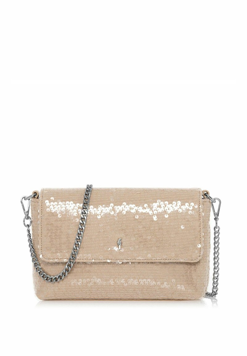 Beżowa kopertówka z cekinami, z srebrnym łańcuszkiem i klapą. Posiada gładką teksturę i subtelny połysk od cekinów.