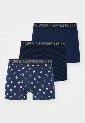 Trīs vīriešu bokseru apģērbu komplekts tumši zilā krāsā. Iekļautas ir rakstainas, vienkrāsainas un svītraina dizaina versijas ar elastīgām jostasvietām, kas apzīmētas ar "KARL LAGERFELD".