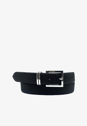 Ceinture en tissu noir avec une surface texturée, boucle rectangulaire en métal argenté et deux rayures d'accent près de la boucle.