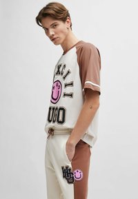 HUGO NAKITROW - Träningsbyxor - open white one