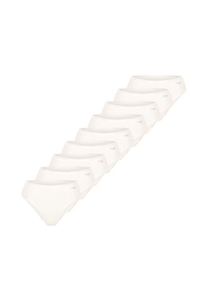 Calzoncillos de algodón blancos dispuestos en fila, con un diseño simple, una textura suave y un pequeño logotipo en la cintura.