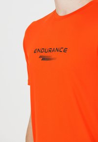 Endurance S/S PERFORMANCE - Sport T-shirt - scarlet ibis