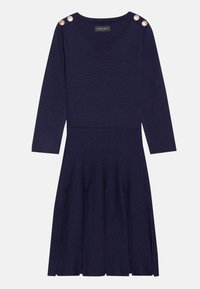 Robe bleu marine avec des manches trois-quarts, un col rond, une taille basse, une jupe plissée et des boutons décoratifs en or sur l'épaule.