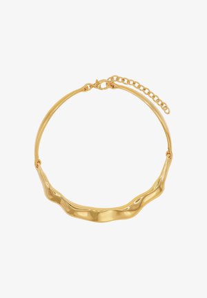 Collana choker in tonalità oro con un design ondulato, caratterizzata da una texture liscia e da una chiusura con catena regolabile per una versatilità nelle misure.