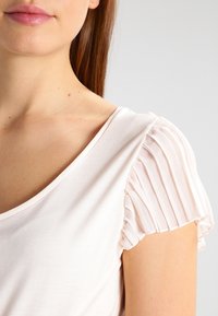 mint&berry T-shirt med print - nude