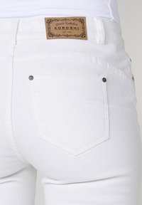 Denimové šortky - blanco white