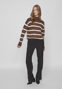 VILA VIRIL MOCK NECK  - Strickpullover - shaved chocolate