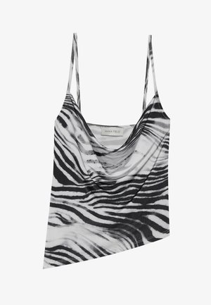 Camisola de alças finas com padrão de riscas de zebra em preto e branco, apresentando um decote drapeado e uma bainha assimétrica. Tecido suave e leve.