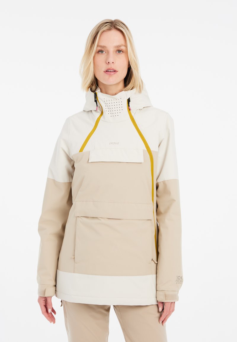 Giacca anorak beige e bianca con colletto alto, dettagli in rete, tasca frontale e cordini gialli. Presenta una finitura testurizzata e un design sportivo.
