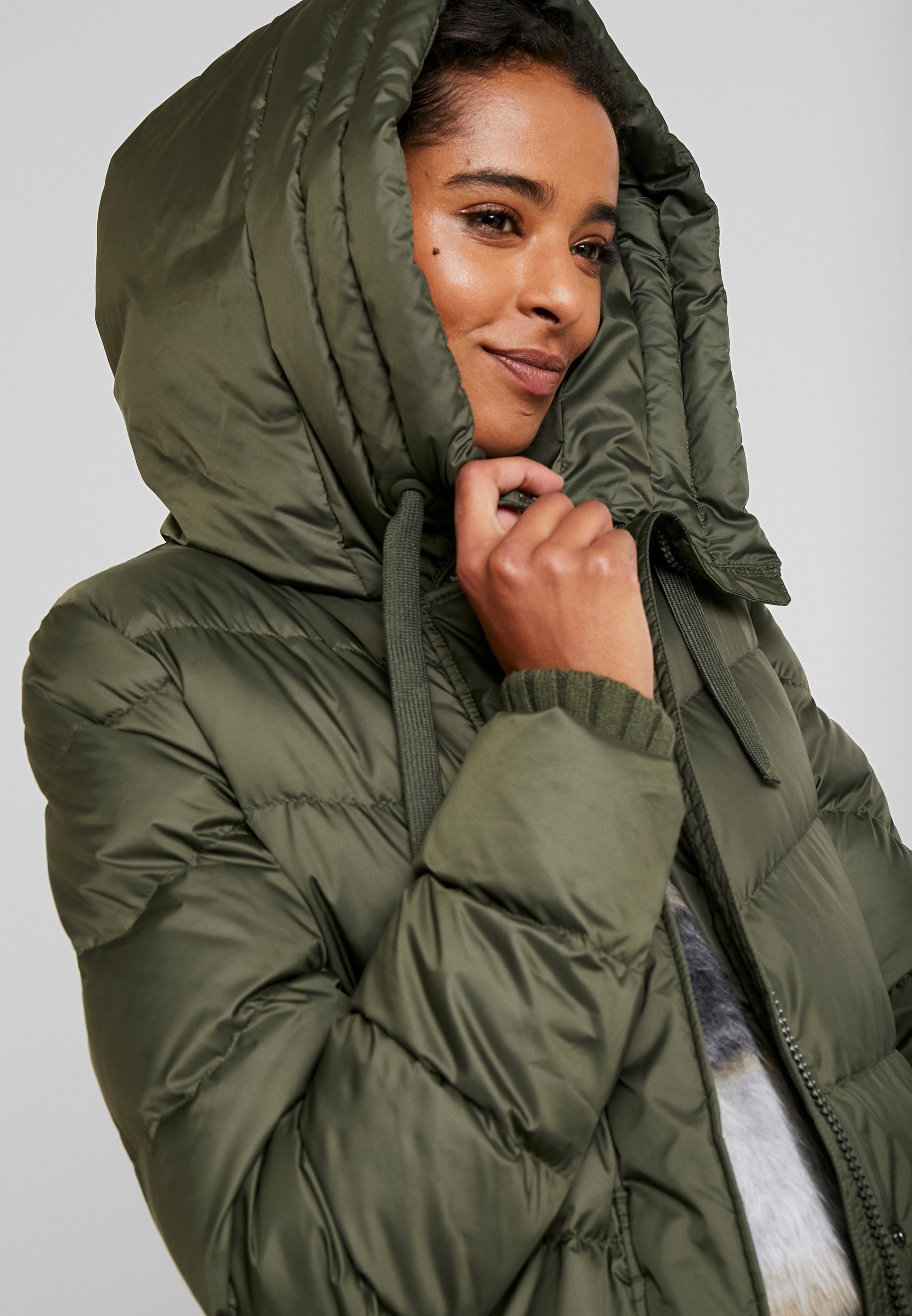 COAT LONG FILLED FIX HOOD FLAP POCKETS CUFFS Daunenmantel workers olive COAT LONG FILLED FIX HOOD FLAP POCKETS CUFFS Daunenmantel workers olive