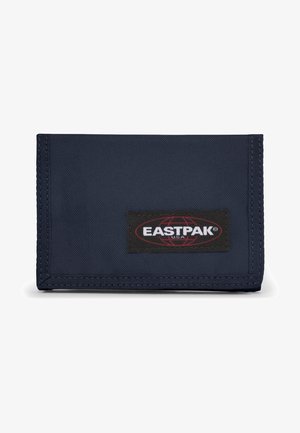 Portafoglio Eastpak blu navy realizzato in stoffa resistente con bordi cuciti e un evidente patch con logo nero che presenta un design di un globo rosso.