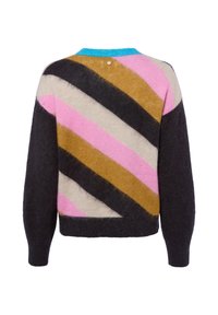 Vue arrière d'un pull duveteux à rayures diagonales noir, beige, rose, marron, avec un col bleu vif.