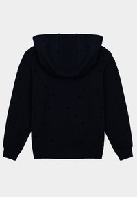 Sudadera negra con tejido texturizado, que presenta pequeños agujeros en toda su superficie, capucha con cordón ajustable y puños y dobladillo acanalados. Vista trasera mostrada.