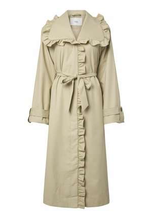 Bēšs trenča mētelis ar volāniem apkaklē un priekšējā apmale, jostasvietā sasienams josta, garas piedurknes ar pogājamiem aprocēm, ceļgalu garuma dizains.