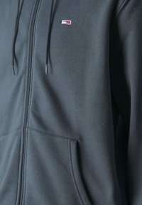Tommy Jeans FLAG ZIP THRU - Sweat à capuche - new charcoal
