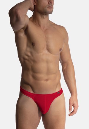 Rode stringonderbroek met een naadloos ontwerp, zachte stof en een low-rise tailleband. Voorzien van een klein merklabel aan de voorkant.