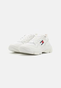 Tommy Jeans LIGHTWEIGHT HYBRID RUNNER - Sportcipő - ecru