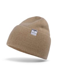 Beżowa dziana czapka beanie o prążkowanej teksturze, z małą białą metką z logo "DJINNS" po boku. Miękki materiał, zaokrąglona góra.