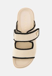 Guess Natikači - creme