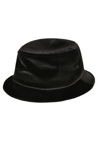 Pălărie din catifea neagră, cu un vârf rotunjit și o margine lată, plată. Textură moale, design minimalist și fără embellishments vizibile.