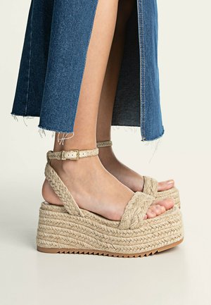 chaussures compensées nude