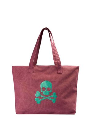 Bolsa tote granate con dos correas para los hombros y un diseño de calavera y huesos cruzados turquesa en el frente.