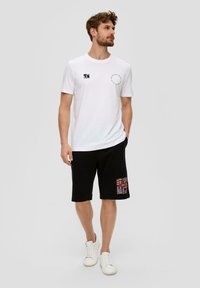 s.Oliver RELAXED BERMUDA czarny