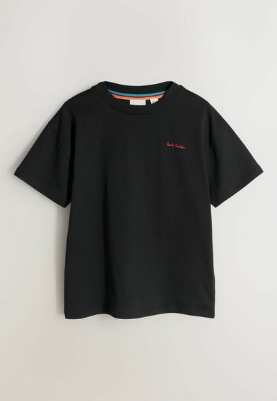 Schwarzes Baumwoll-T-Shirt mit Rundhalsausschnitt, kurzen Ärmeln und roter, gestickter Aufschrift "Paul Smith" auf der Vorderseite. Verfügt über einen mehrfarbigen Innenkragen.
