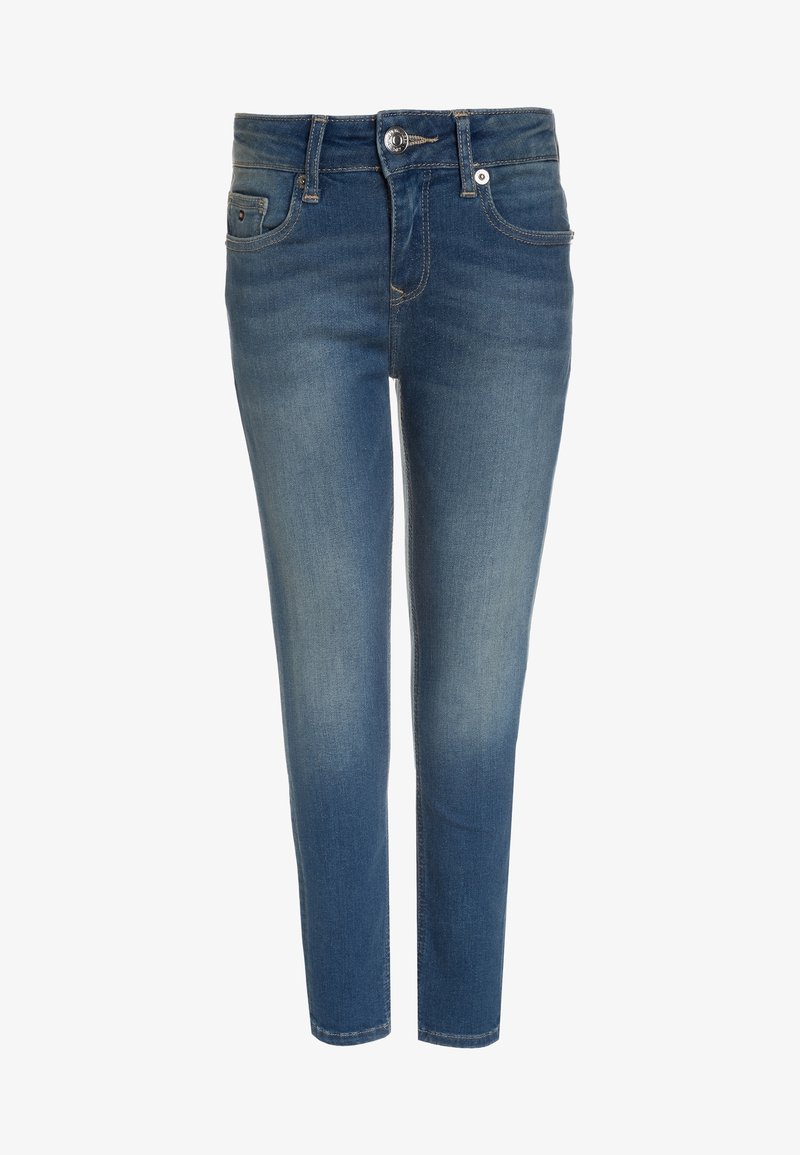 Jeans ajustados en denim azul medio con un aspecto desgastado, diseño de cinco bolsillos, cierre de cremallera y botón de metal. Textura suave.