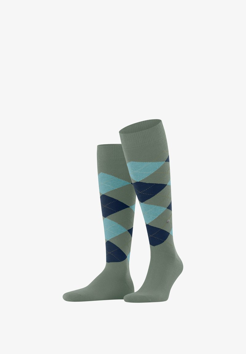 Kniestrümpfe in Olivgrün mit einem Rautenmuster in Hellblau und Marineblau. Hergestellt aus einem strukturierten, elastischen Stoff für Komfort.