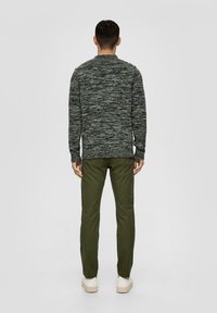 s.Oliver AUS EFFEKTGARN - Strickpullover - dunkles salbeigrün