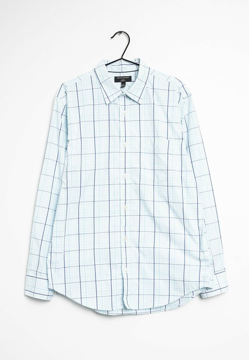 Chemise à manches longues à boutons en motif carreaux bleu clair et blanc, avec une poche poitrine unique et un ourlet arrondi. Matière en coton.