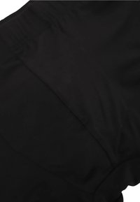 Tessuto nero con una superficie liscia e vita elastica, caratterizzato da dettagli di cucitura discreti e un design semplice e minimalista.