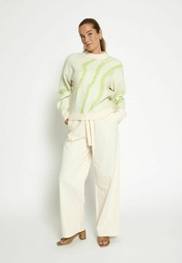 Desires Pulover - p dark citron print