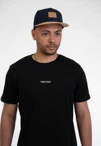 Johnny Urban DEAN - Sapka - blau-sand