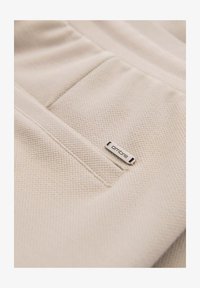 Sélectionné, beige