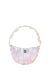 Pastel tie-dye schoudertas met een gebogen vorm, gemaakt van zachte stof, met een crèmekleurige band en een klein logo aan de voorkant.