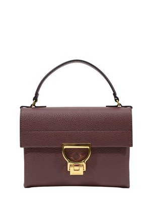 Bolso pequeño rectangular de cuero marrón oscuro con asa superior y cierre de metal dorado en la solapa frontal.