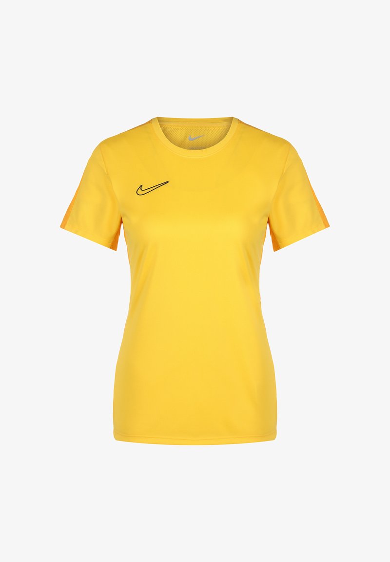 T-shirt jaune à manches courtes de Nike avec un col rond. Présente un logo Nike noir sur le haut à gauche de la poitrine et un tissu lisse et léger.