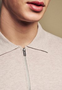 Next REGULAR FIT - Svetr - neutral
