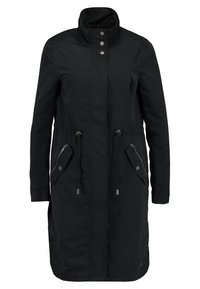 Zwarte lange jas met een hoge kraag, taillekoord, twee ritszakken en metalen drukknopen. Gemaakt van een gladde, duurzame stof.