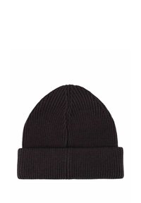 Gorro de punto acanalado negro con dobladillo. Presenta textura vertical y un ajuste ceñido, adecuado para el clima frío.